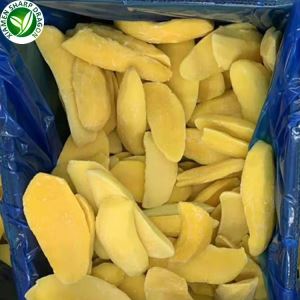 Torthaí Mango in aice liom
